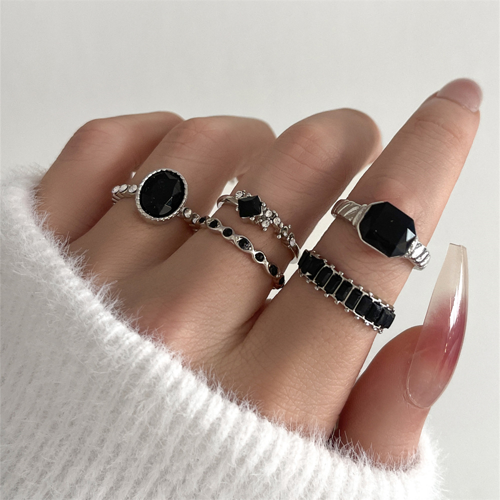Vintage Punk Knuckle Rings Set - Kadınlar için Retro Tarzı Siyah Kristal